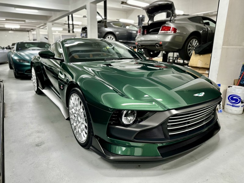 Traitement céramique Lyon protection carosserie Aston Martin Valour 
